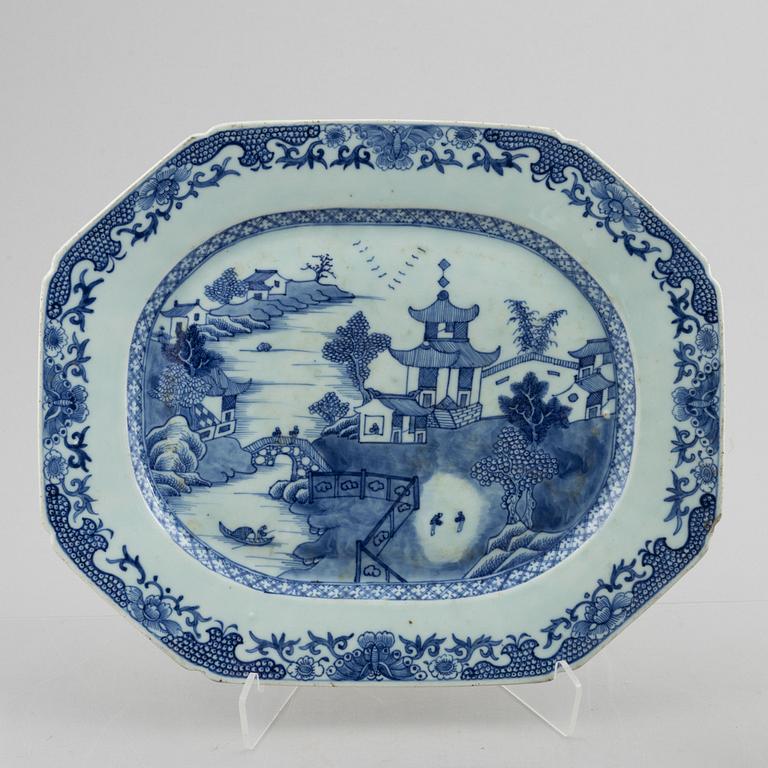 Two blue and white export porcelain serving dishes, China, Qianlong (1736-95).