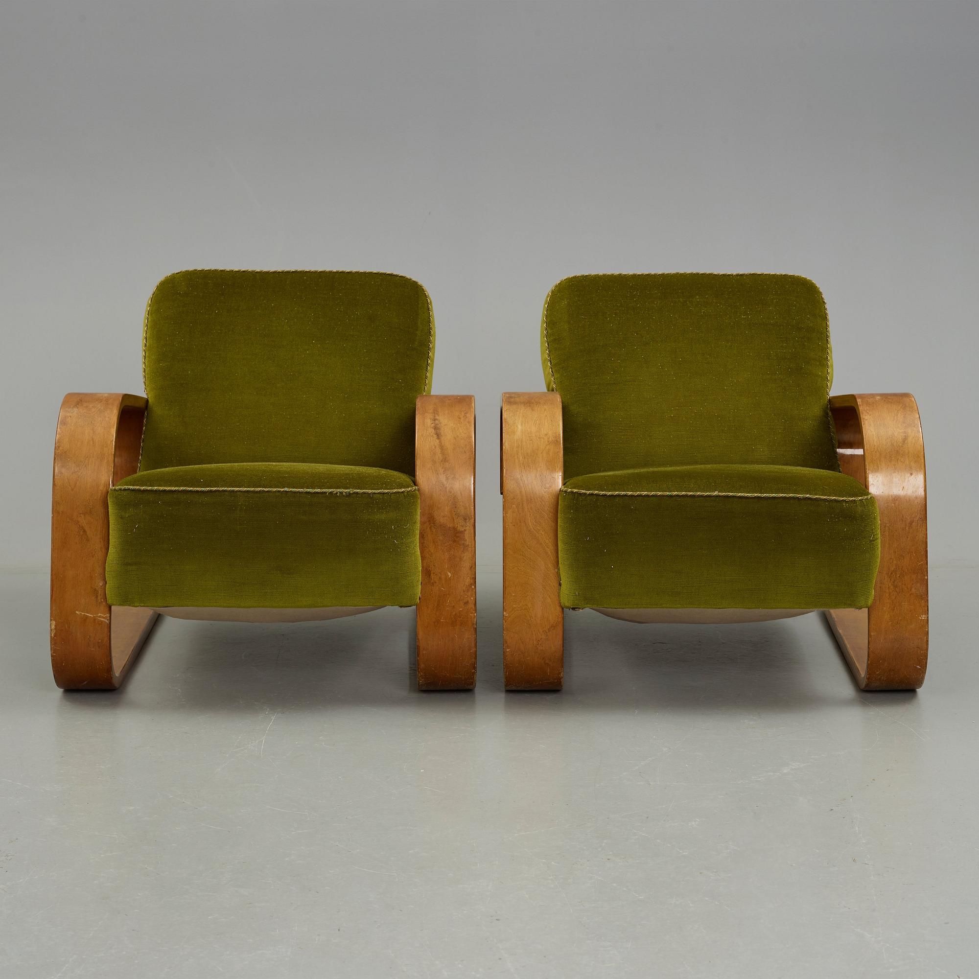 Alvar Aalto, a pair of  "Tank" easy chairs, "model 400", probably manaufactured by Aalto Design in Hedemora Sweden 1946-56.