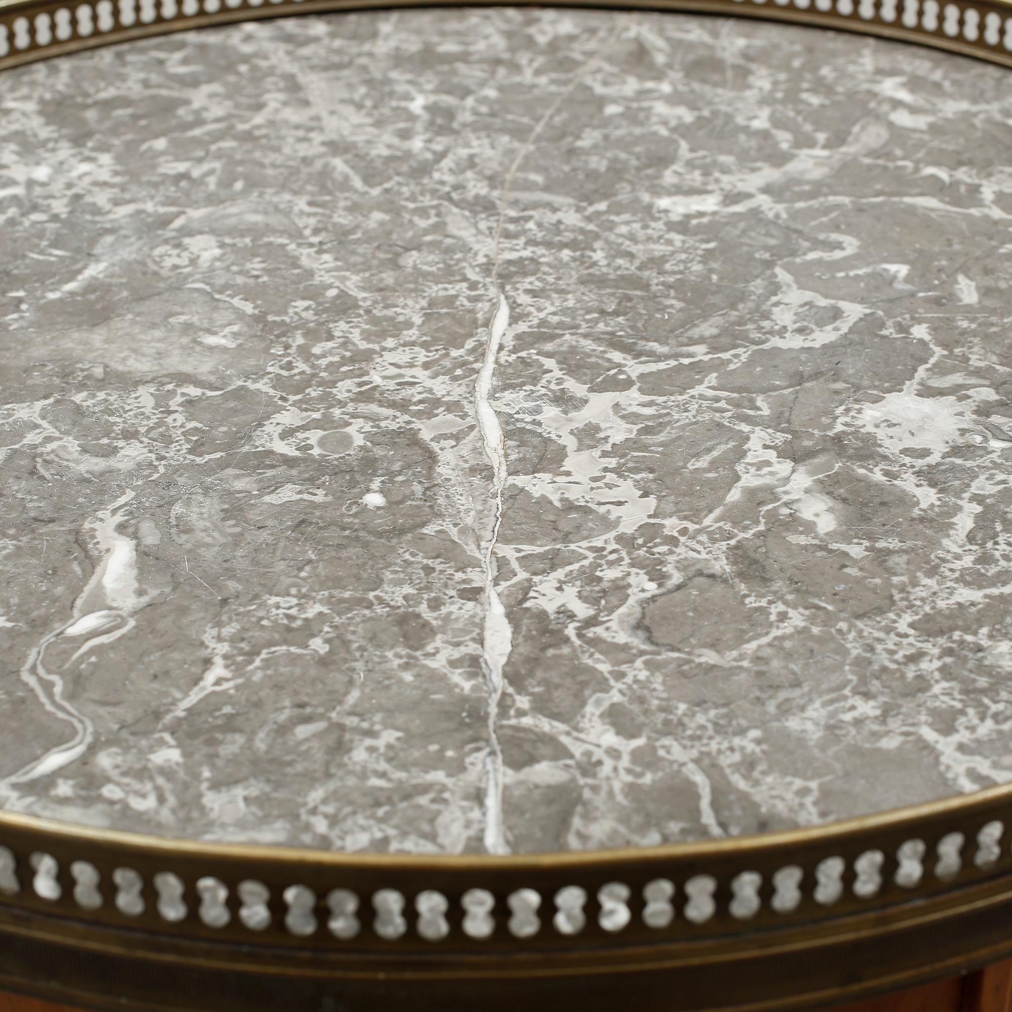 LAMPBORD, ett par, Louis XVI-stil, 1900-talets första hälft.