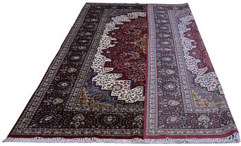 A carpet, Oriental Silk, ca 337 x 241 cm.