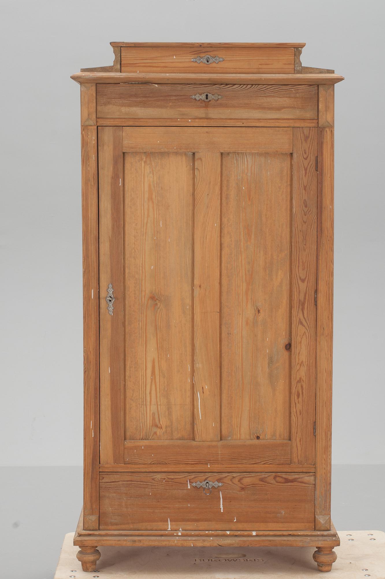 GARDEROB, allmoge, sk."Drängaskåp", 1800-talets andra hälft.