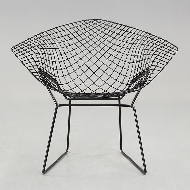 An easy chair "Diamond Chair" by Harry Bertoia.
