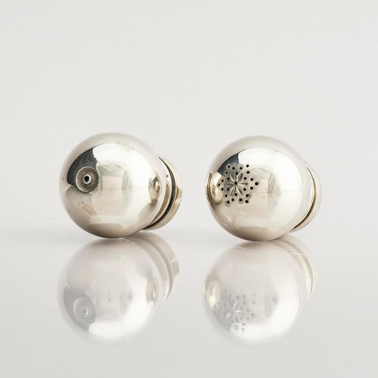 Georg Jensen, kryddsats, 4 delar sterling silver, design Harald Nielsen, modell "Pyramid", design nr 632, Köpenhamn 1945-51.