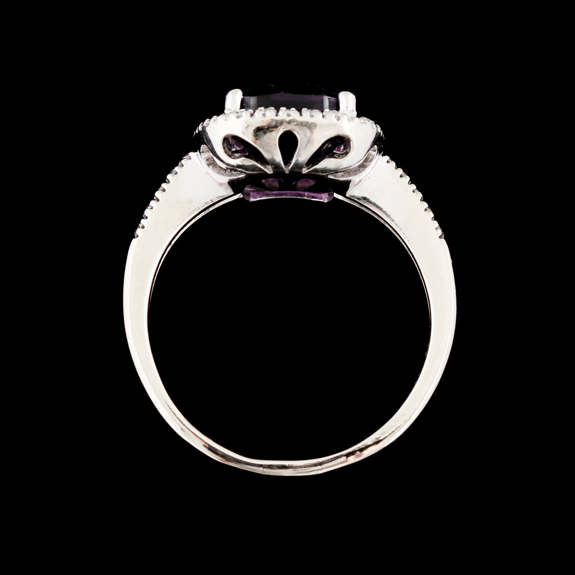 RING, 14K vitguld med checkerslipad ametist samt små briljantslipade diamanter. Vikt 3,6 g.