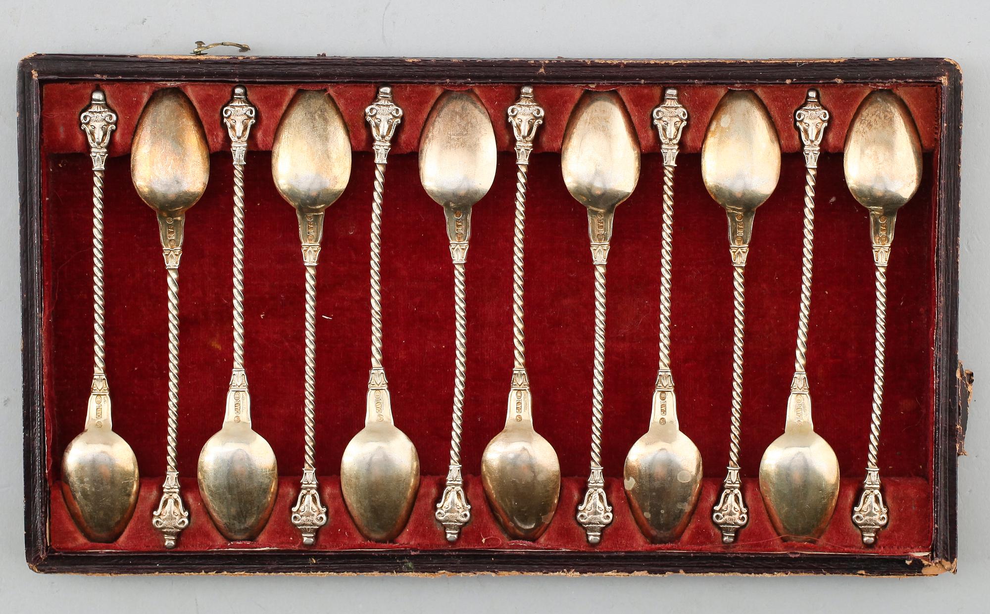 KAFFESKEDAR, 12 st, förgyllt silver, Danmark 66. Total vikt ca 128 g.