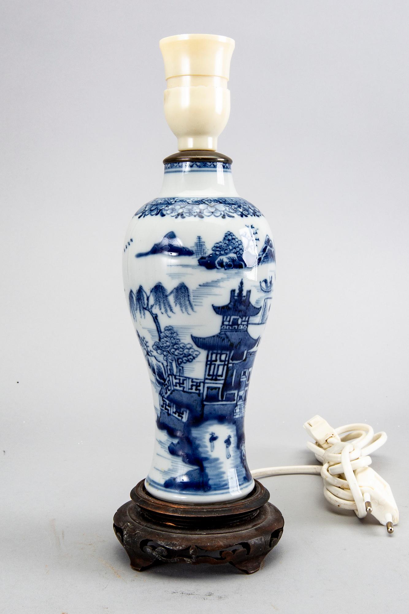 A set of six blue and white plates, a vase mounted as a lamp, and a jar with cover, Qin dynasty, Qianlong (1736-95).