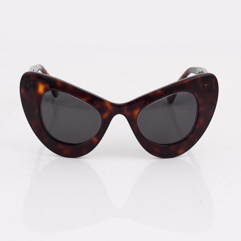 Illesteva, a pair of tortoise "Zac posen x Illesteva" sunglasses.