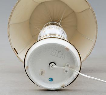 BORDSLAMPA, porslin och mässing, AB Stilarmaturer, Tranås, 1900-talets andra hälft.