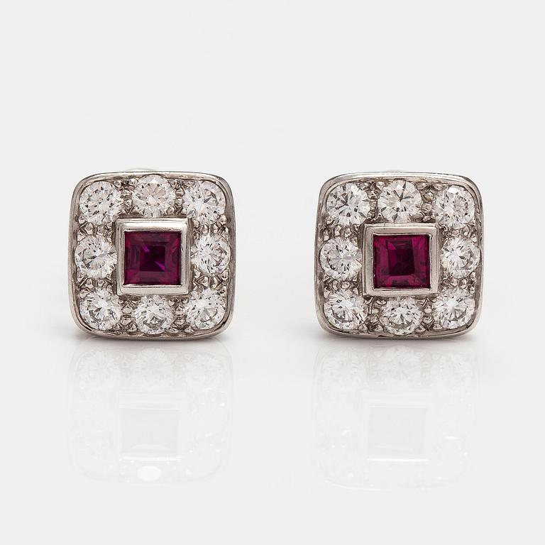 Tiffany & Co, Örhängen, platina, rubiner och diamanter ca 1.60 ct tot. Markta TIffany & co.