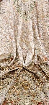 Matta, figural silke, oval, ca 273 x 180 cm.