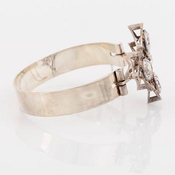 Kultasepät Salovaara, sterling silver bangle and pendant with rock crystal and syntehtic white spinel.