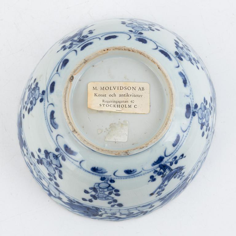 A blue and white bowl, Ming dynasty, 17th century.