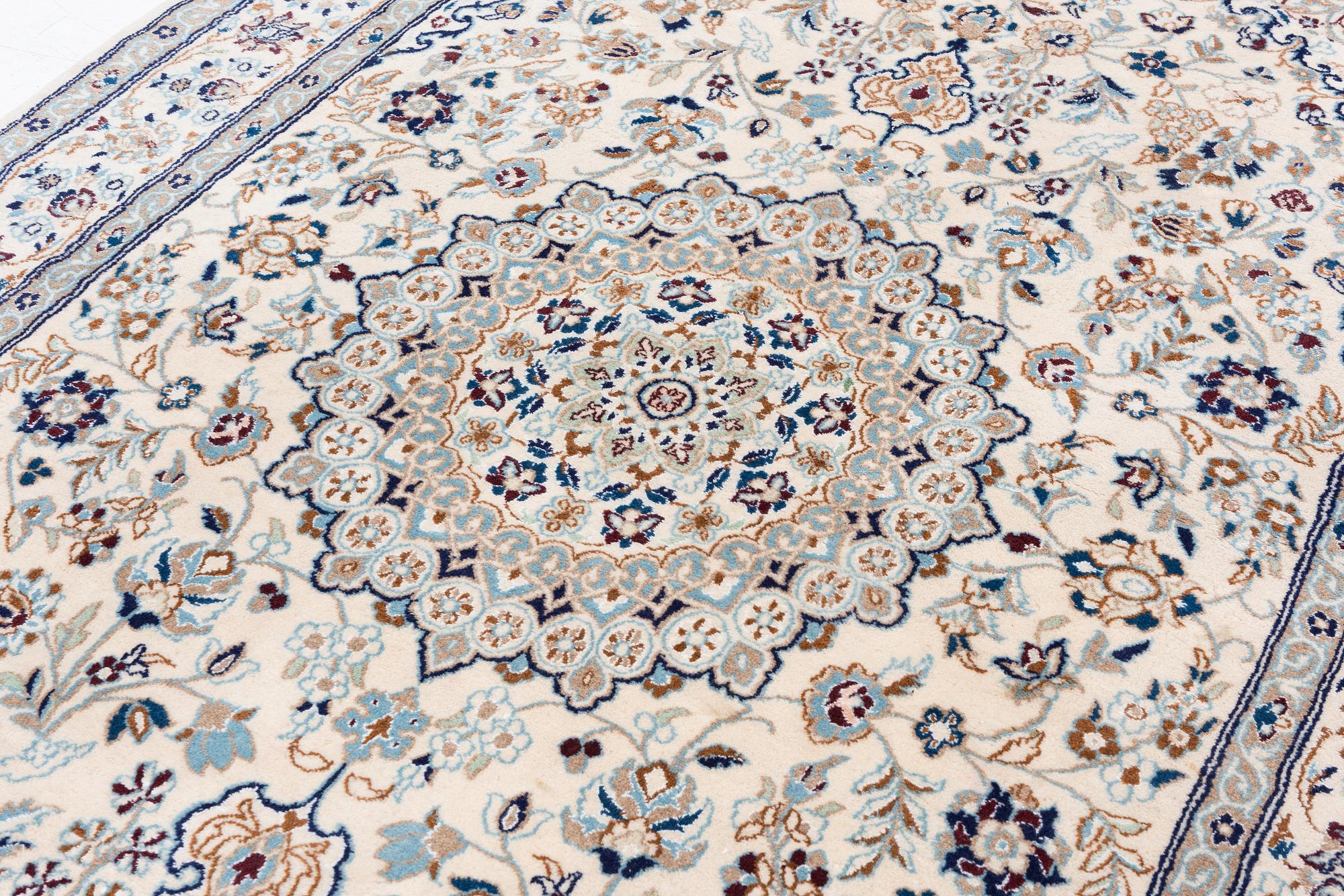 Carpet, Nain, approx. 310 x 200 cm.