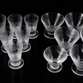 VICKE LINDSTRAND, a 16-piece 'Iced' glass service, Orrefors.