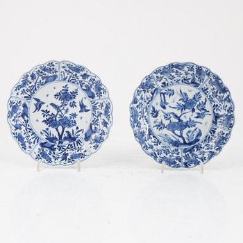 A pair of Chinese blue and white porcelain dishes, Qing dynsaty, Kangxi (1662-1722).