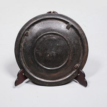 VÄGGPLAKETTER, 2 st, gjutjärn, 1900-tal.