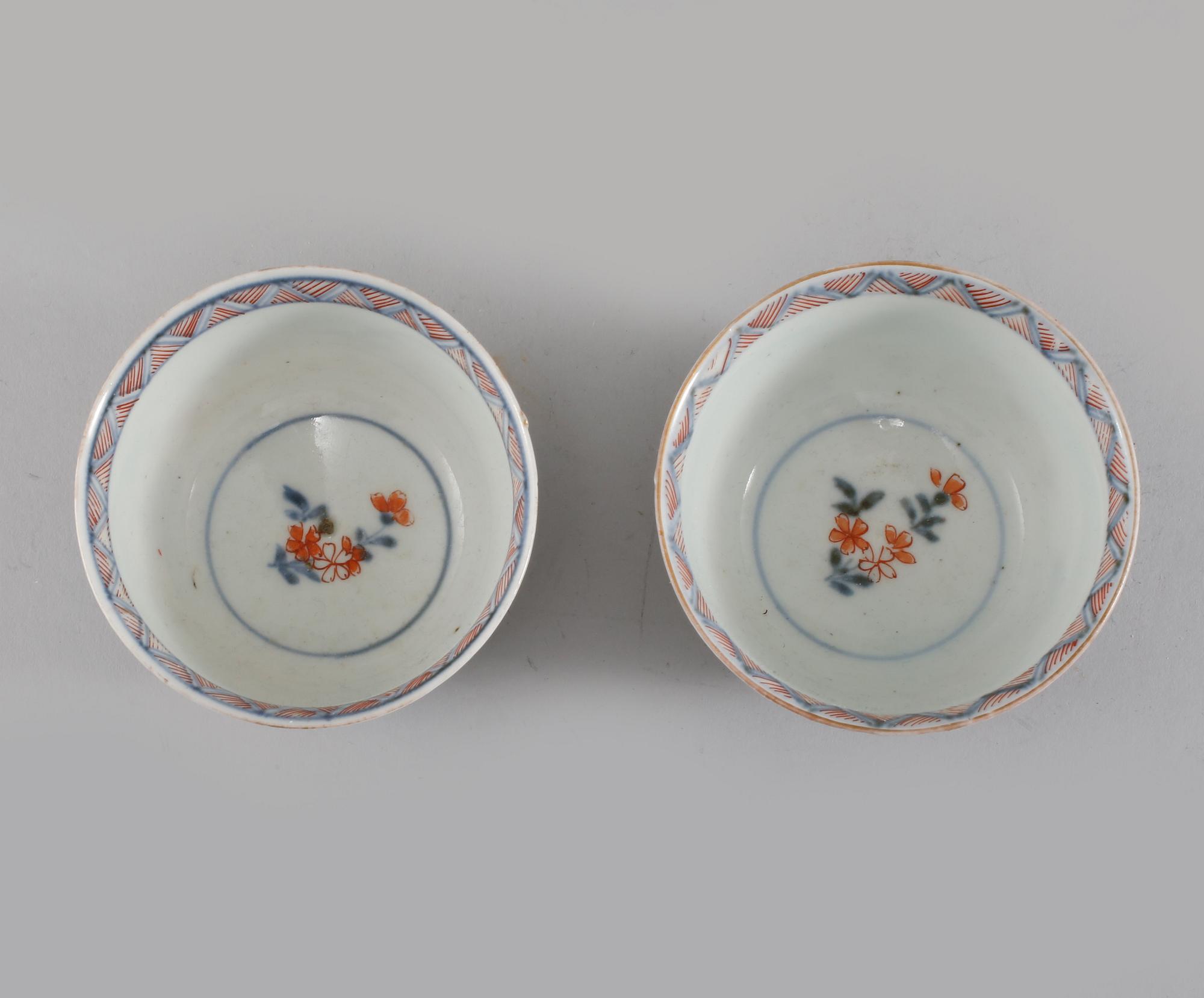 KOPPAR MED FAT, ett par, porslin, Kina, Qianlong (1736-95).