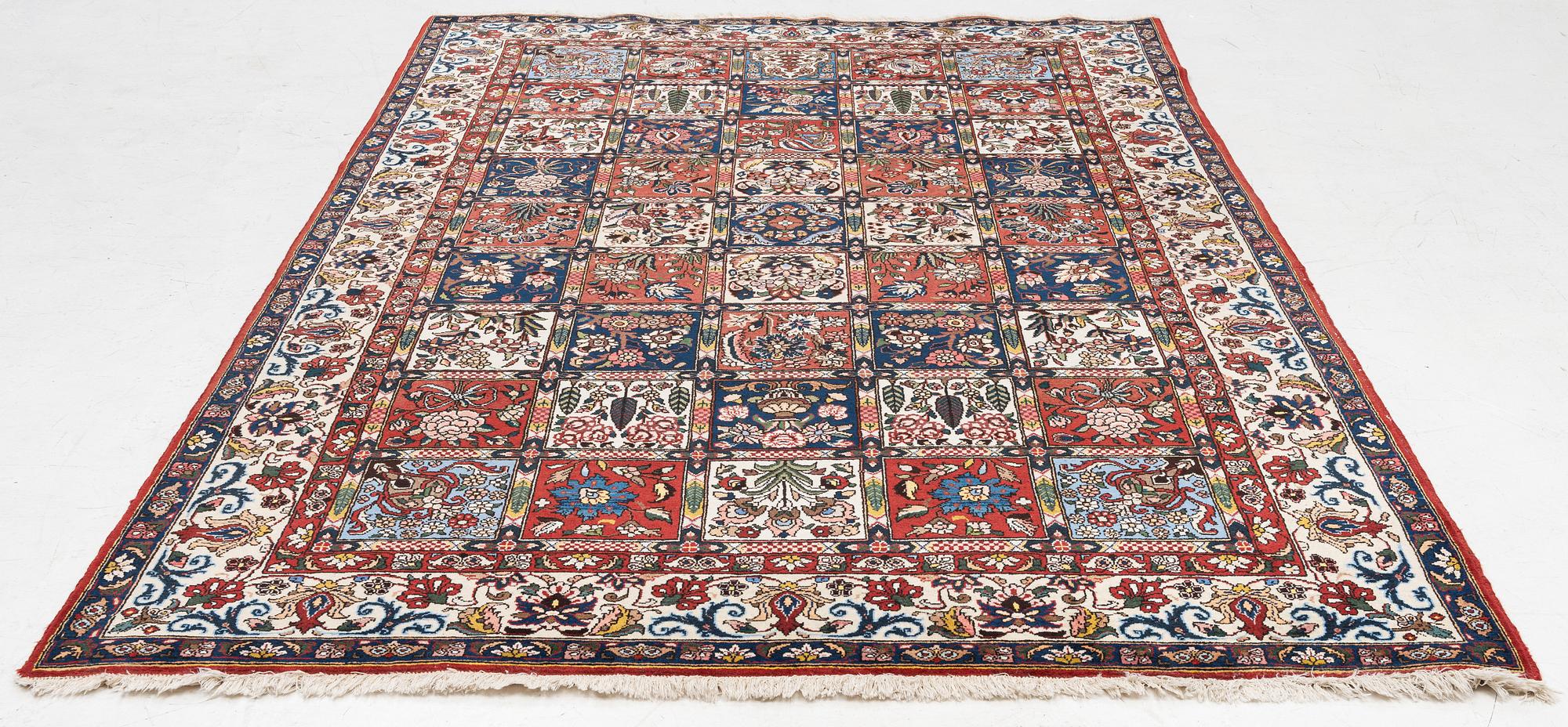A Bakhtiari carpet, c. 307 x 207 cm.