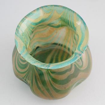 VAS, glas, jugend, möjligen Loetz, omkring år 1900.