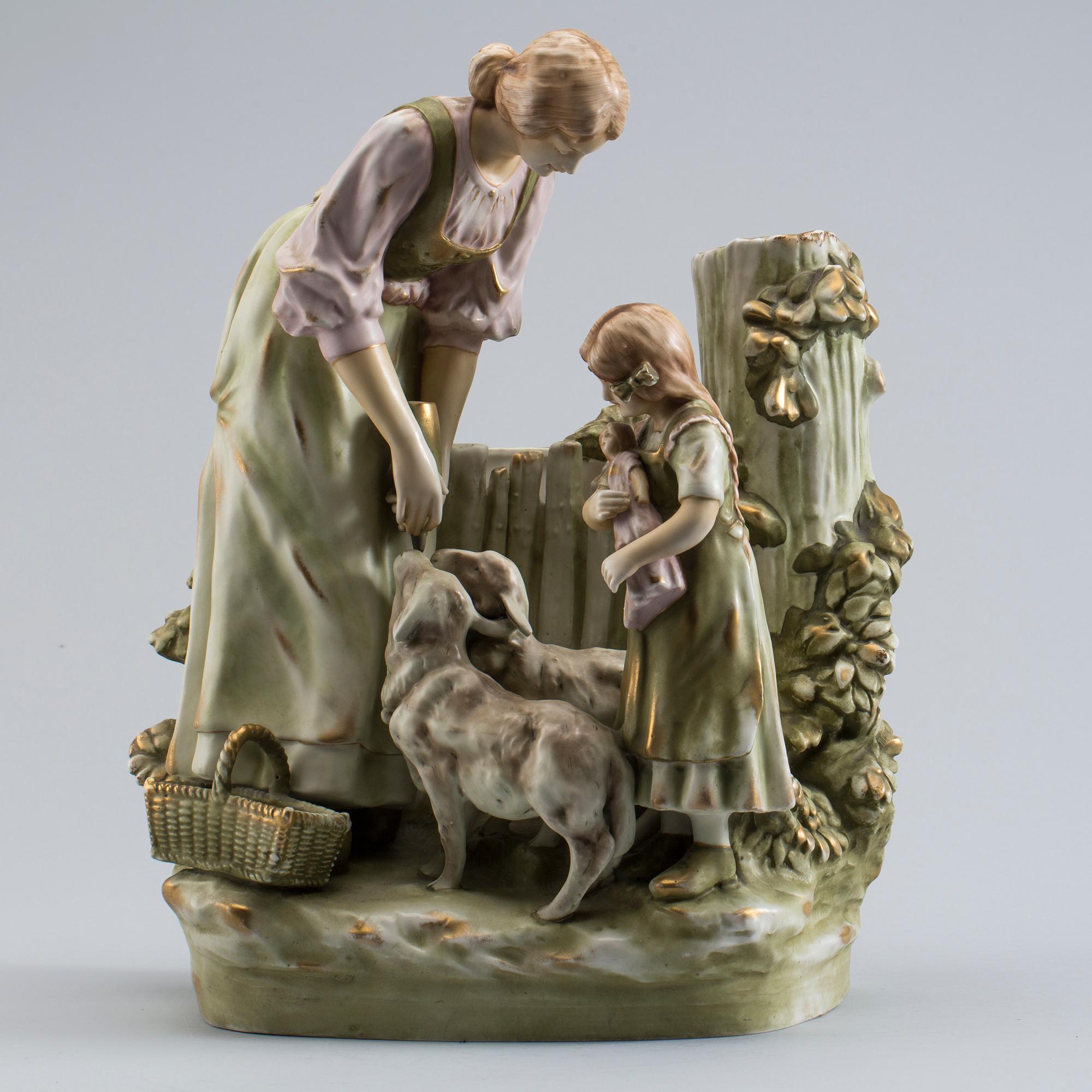 VAS, porslin, märkt Imperial Amphora. 1900-tal.