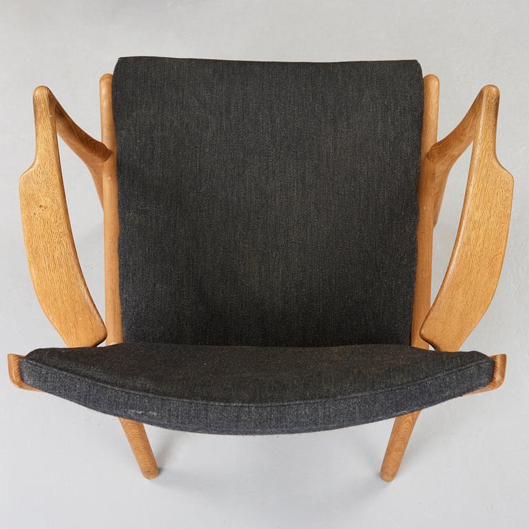 Hans J. Wegner, A pair of oak 'AP16' armchairs, AP-stolen, Denmark 1950-60's.
