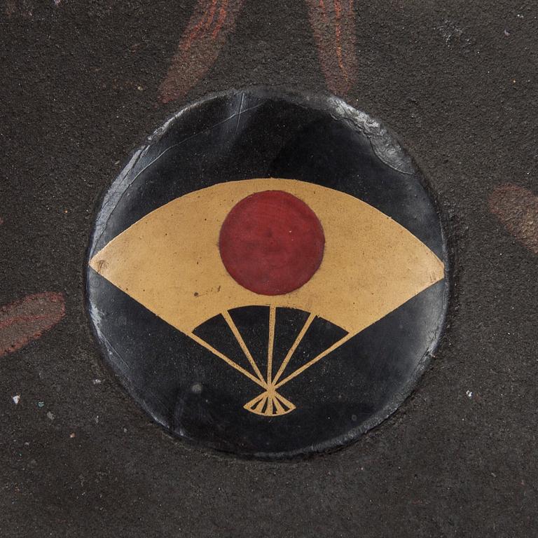 HJÄLM, "Jinghasa", lackat trä. Japan 1800-talets början.