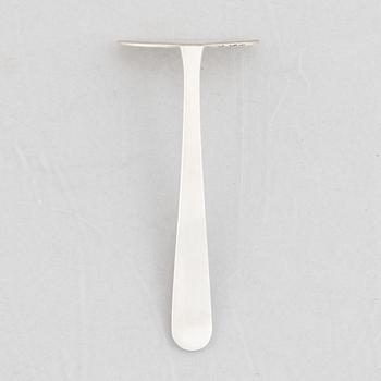 Wiwen Nilsson, a childrens silver food pusher, Anders Nilsson, Lund 1955.