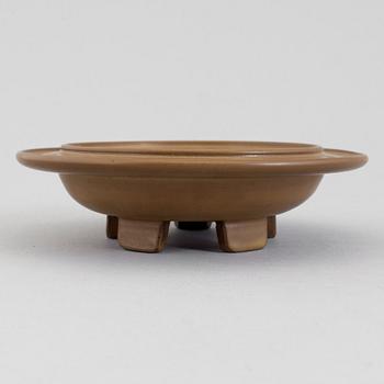 A Wilhelm Kåge 'Farsta' stoneware dish, Gustavsberg Studio, 1950.