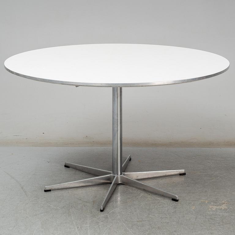 ARNE JACOBSEN, bord, "Cirkulär / B825,", Fritz Hansen.