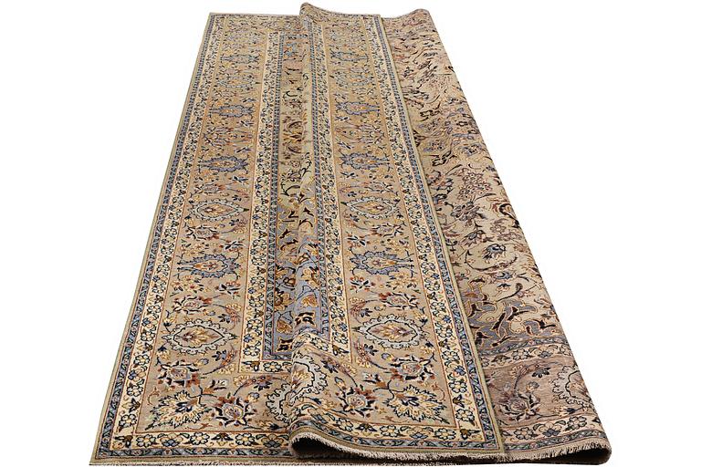 A carpet, Kashan, ca 384 x 274 cm.