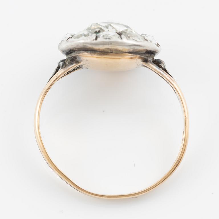 Ring, 18K guld och silver med rosenslipade diamanter.