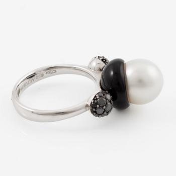 Ring 18K vitguld med en odlad Söderhavspärla och svarta diamanter och emalj, Autore.