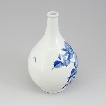 A korean 19th century porcelain bottle vase.