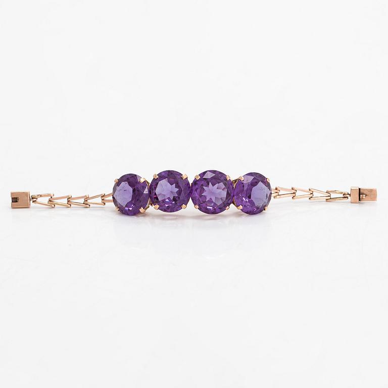 An 18K gold bracelet, with synthetic sapphires. Egypt.
