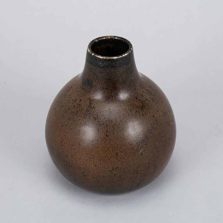Three mid 20th century glazed stoneware vases, Marianne Westman, Carl-Harry Stålhane och Hertha Bengtsson, Rörstrand.