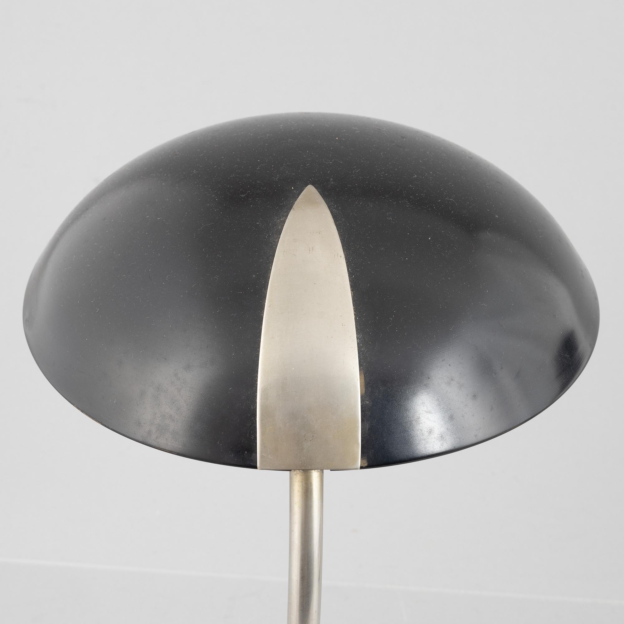 Harald Notini, a pair of desk top lamps, modell "15091 A", Arvid Böhlmarks Lampfabrik, Stockholm, 1930s.