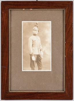 PARTI INRAMADE FOTOGRAFIER, 9 st, mest Sverige och Österrike, 1800/1900-tal.