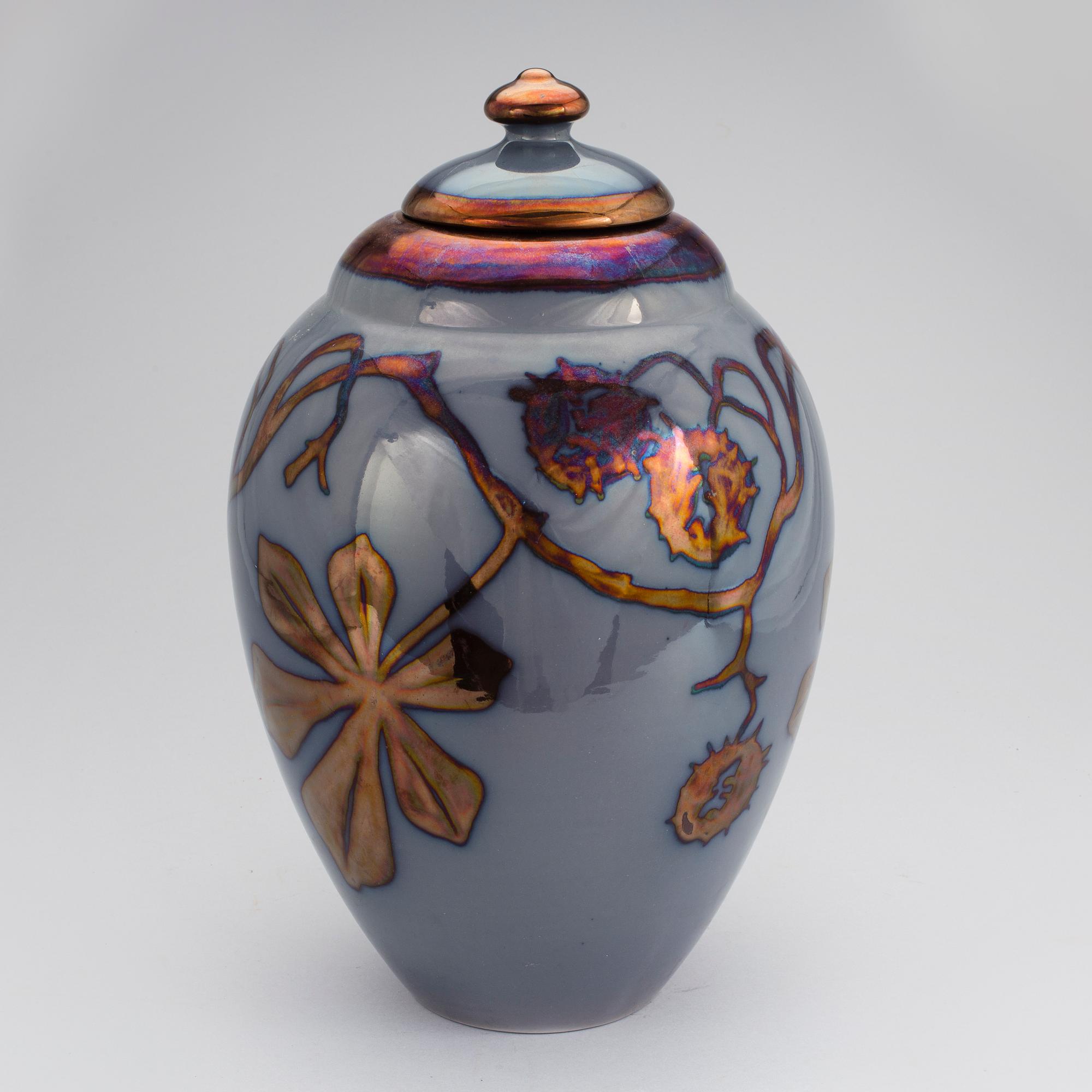 A 1930´s lidded urn by Åke Holm for Höganäs.