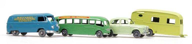 PARTI LEKSAKSBILAR, 10 st, matchbox i låda, Lesney, England, 1900-talets mitt.