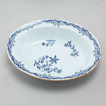24 pieces of "Ostindia" table ware in earthenware, Rörstrand, 20th century.