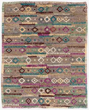 Carpet, Oriental, 308 x 246 cm.