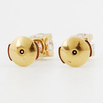A PAIR OF EARRINGS, 18K gold, brilliant cut diamonds. Weight c. 2.8 g.