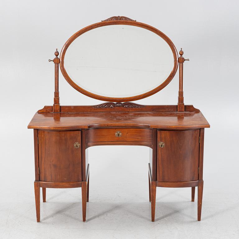 A mahogany veneered dressing table with a mirror, early 20th Century.