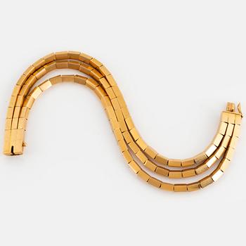 18K gold bracelet.