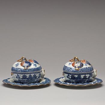 TERRINER med FAT, ett par, kompaniporslin. Qing dynastin, Qianlong (1736-95).