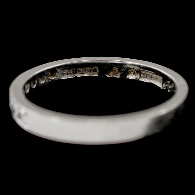 RING, 18k vitguld med 8 åttkantslipade diamanter, Ceson, Göteborg, 1965. Vikt 3 g.