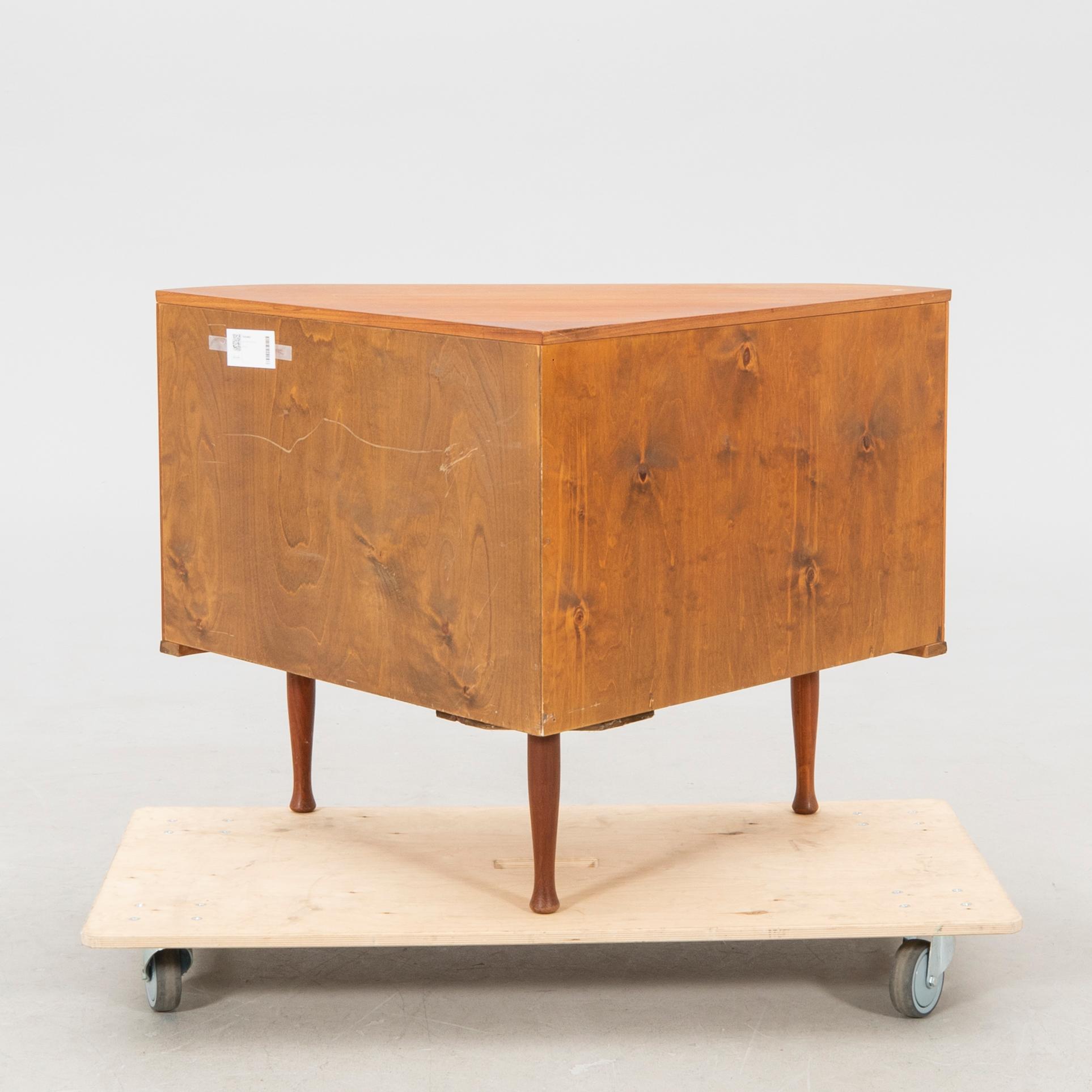 Hörnskåp 1950/60-tal.