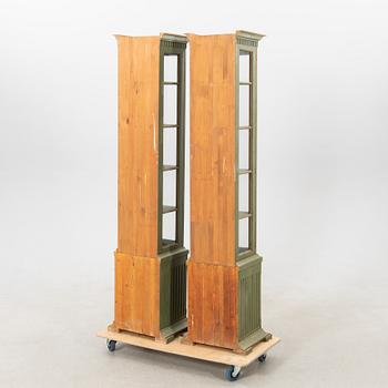 Display cabinet, a pair in the Gustavian style, mid/second half of the 20th century.