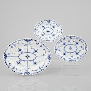 A set of three 'Blue Fluted Half Lace' porcelain serving dish's, Royal Copenhagen, models 748, 753, 676, 1898-1923.