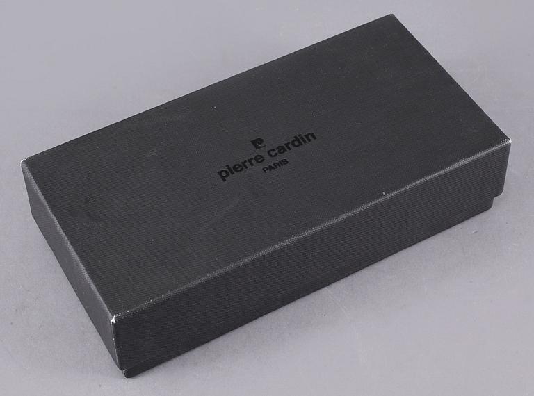 BLÄCKPENNA, Pierre Cardin.